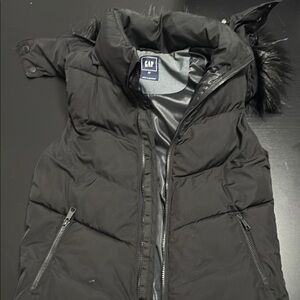 GAP Black Puffer Vest with Faux Fur Trim